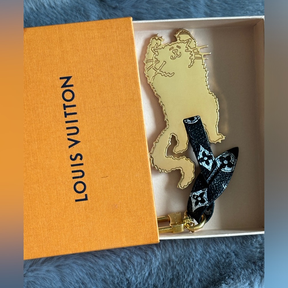😻Limited Edition Louis Vuitton Catogram Flying Cat Bag Charm😻